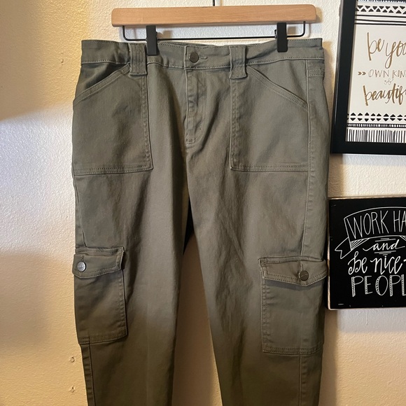Skinny Olive Cargo Pants - Picture 2 of 5